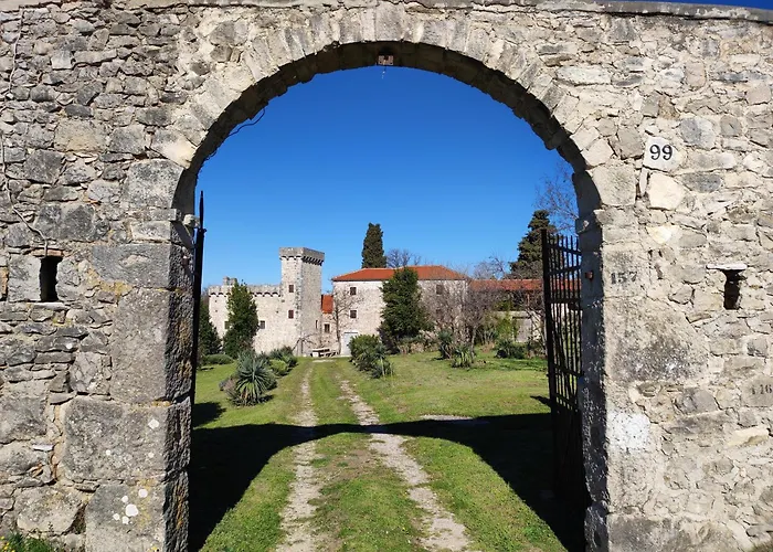 Jankovich Castle * Бенковац